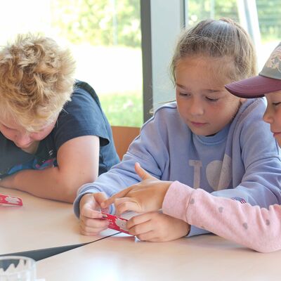 Kinder entdecken ihren neuen Sirenenf&uuml;hrerschein