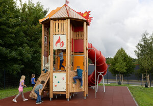 Der neue Spielturm am FloBIZ.